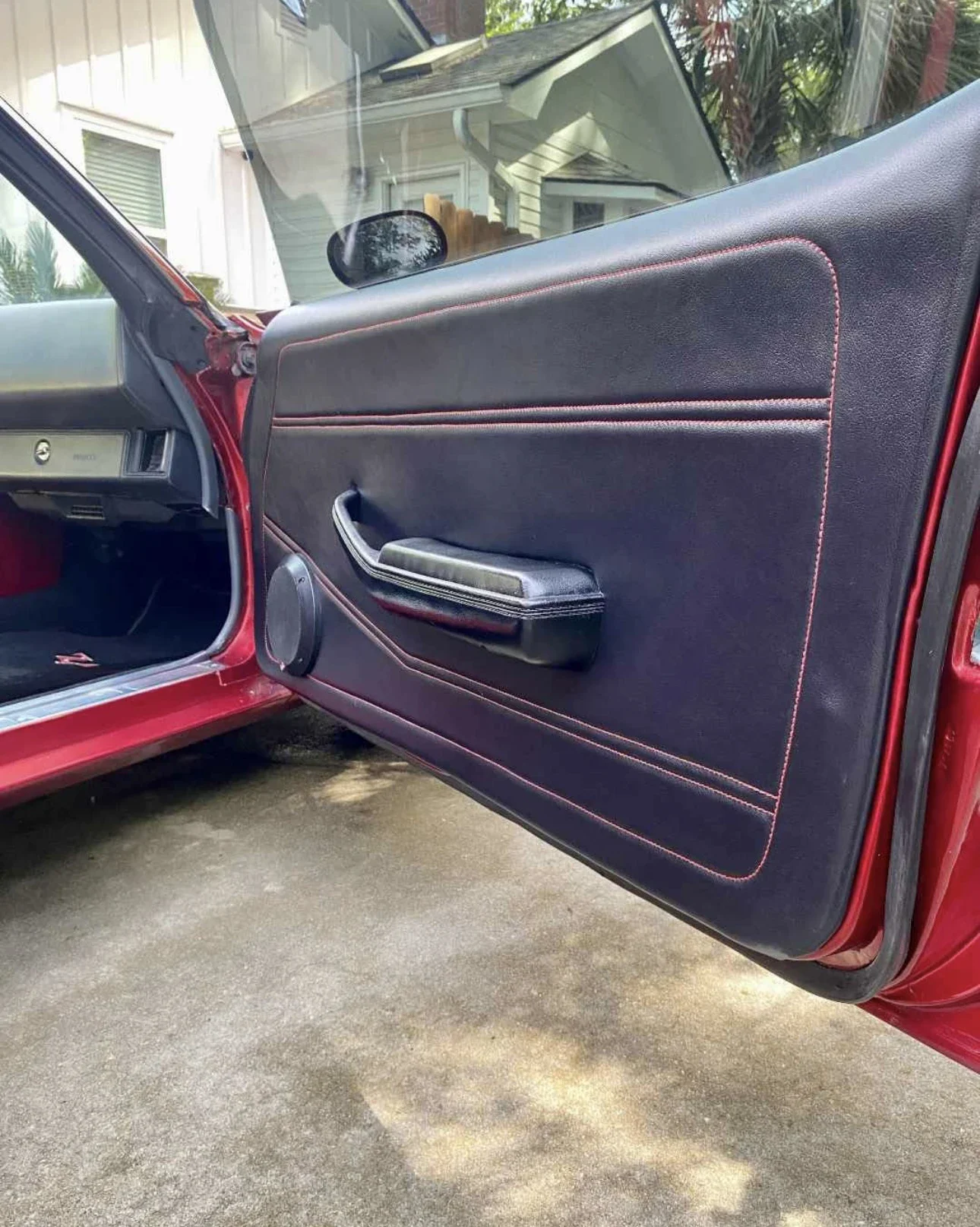 Chevrolet-Camaro-z28-coupe-1981-Red-Black-9