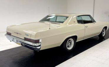 Chevrolet-Caprice-1966-Cameo-Beige-Fawn-8