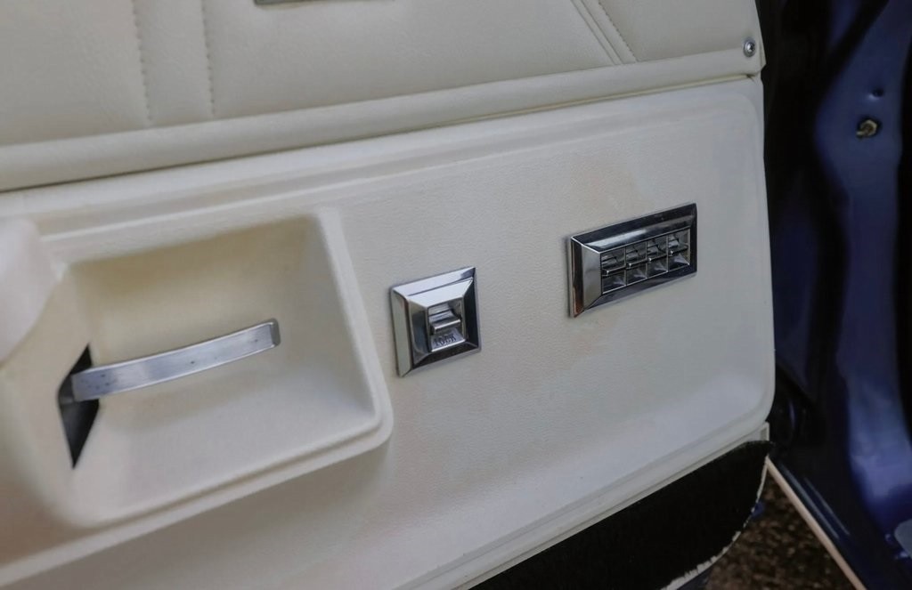 Chevrolet-Caprice-1974-Convertible-7
