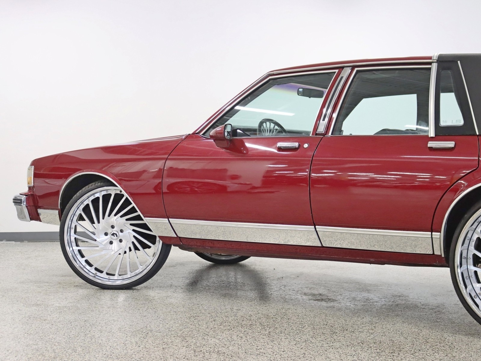 Chevrolet-Caprice-1984-Sedan-10
