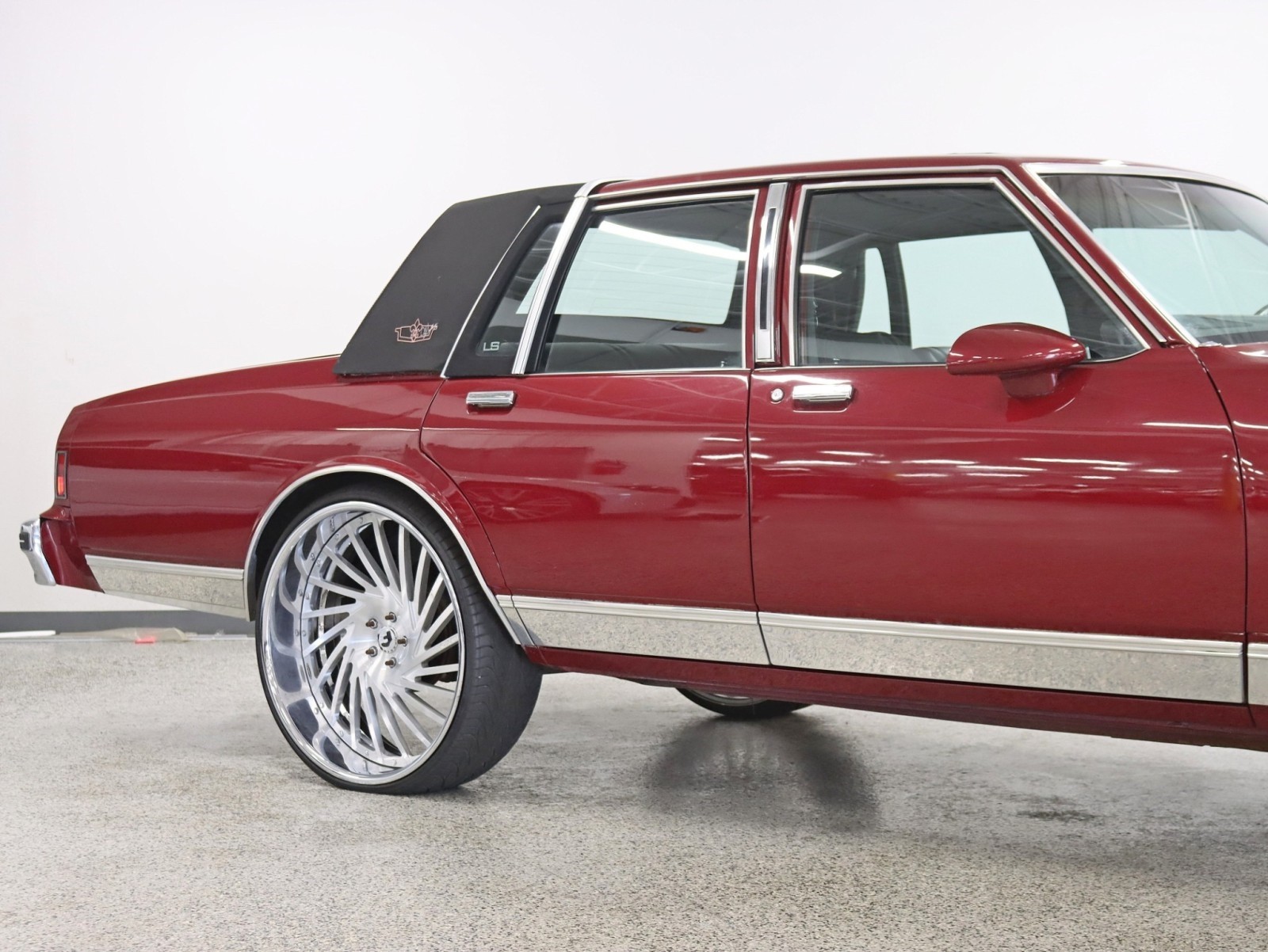 Chevrolet-Caprice-1984-Sedan-2