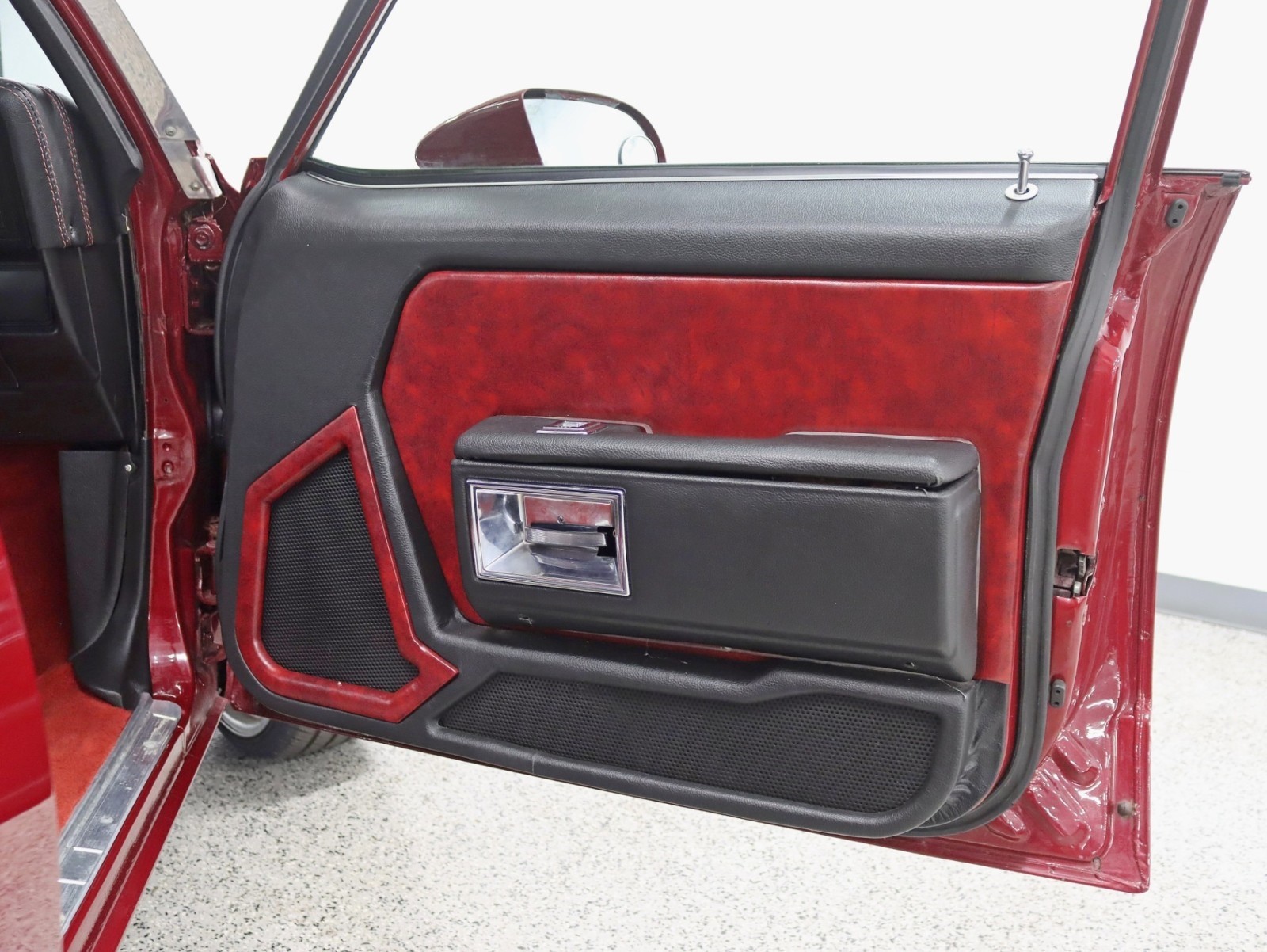 Chevrolet-Caprice-1984-Sedan-27