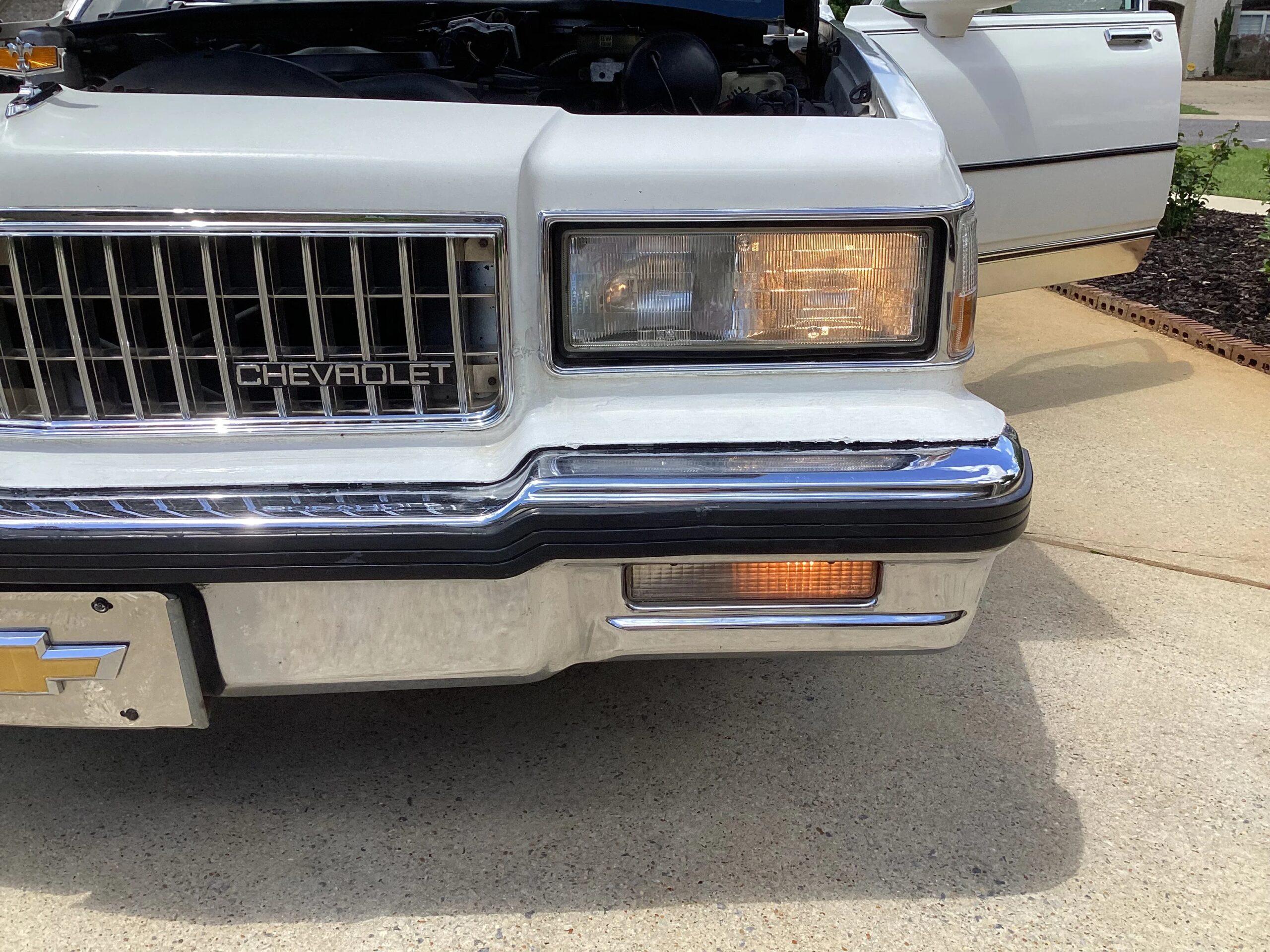 Chevrolet-Caprice-classic-brougham-sedan-1989-White-Blue-11