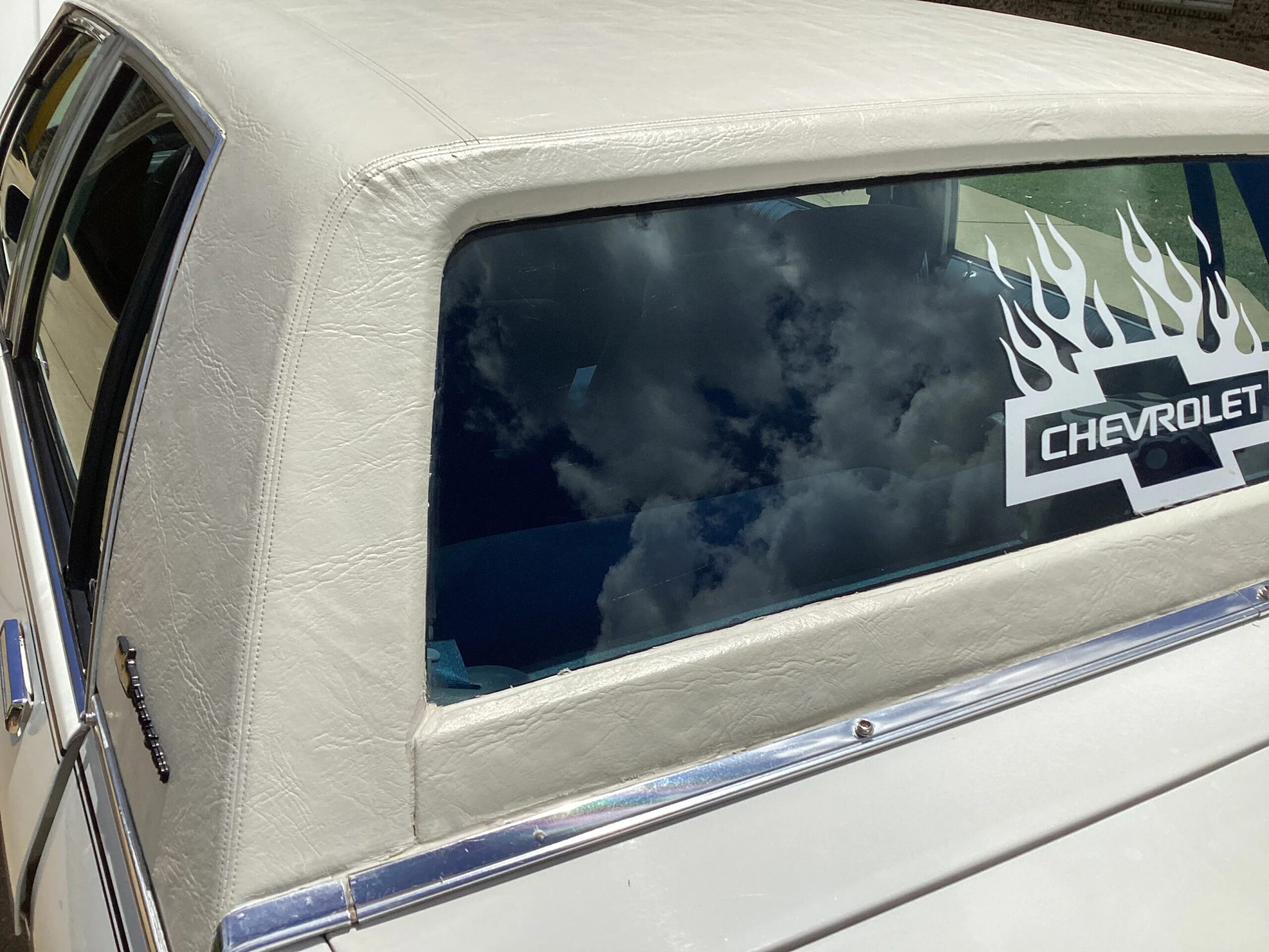 Chevrolet-Caprice-classic-brougham-sedan-1989-White-Blue-14