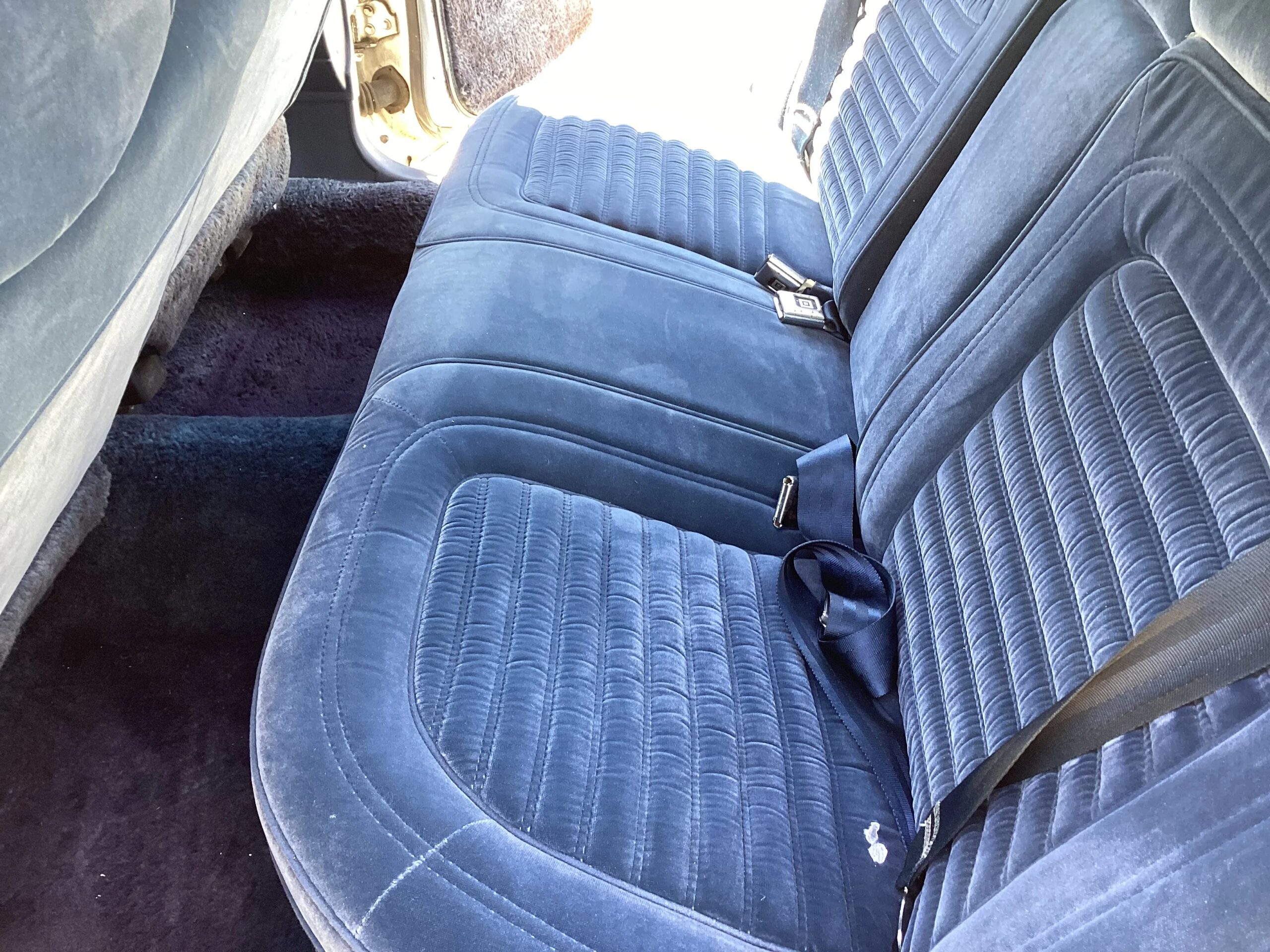 Chevrolet-Caprice-classic-brougham-sedan-1989-White-Blue-19
