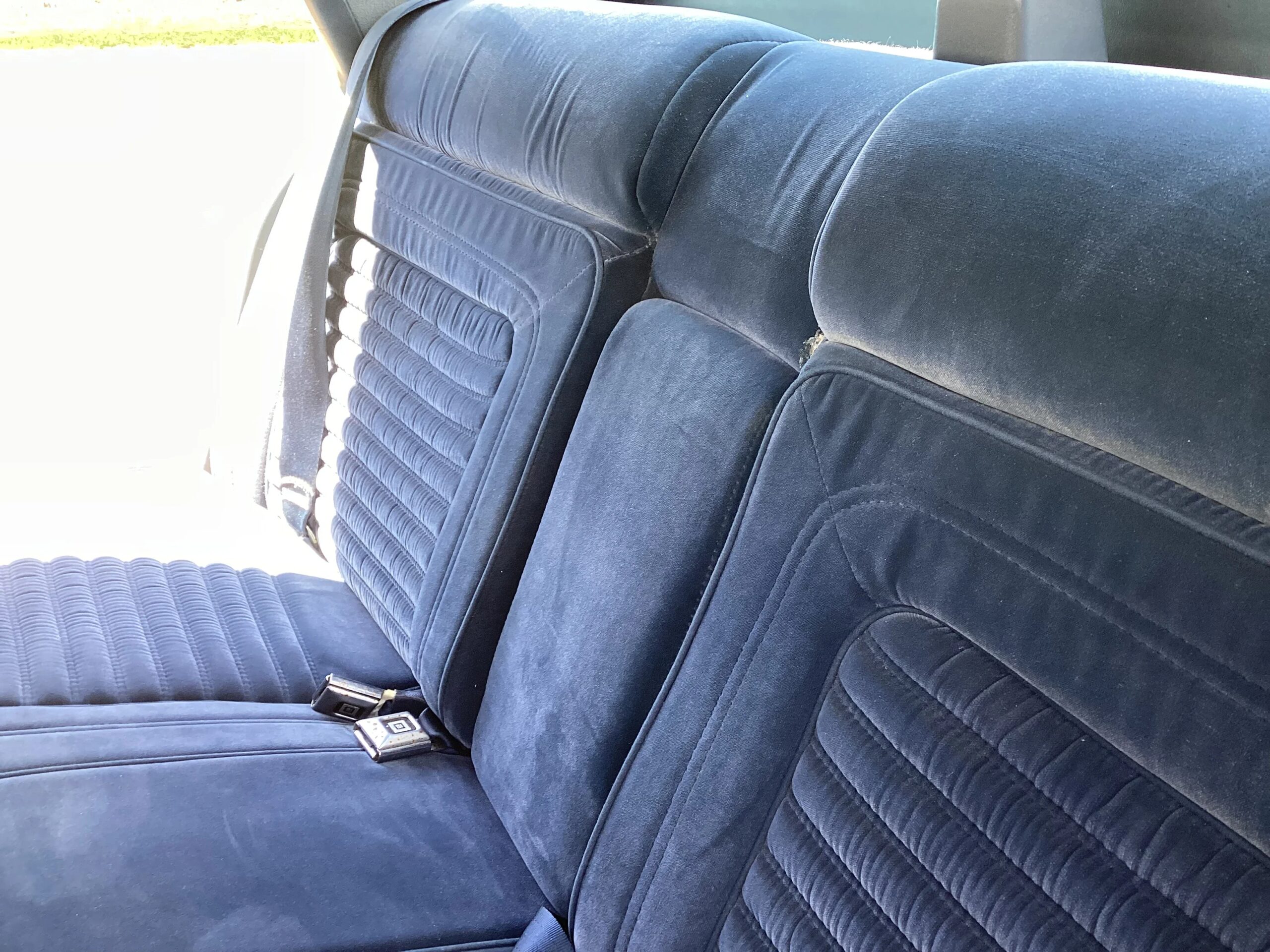Chevrolet-Caprice-classic-brougham-sedan-1989-White-Blue-3