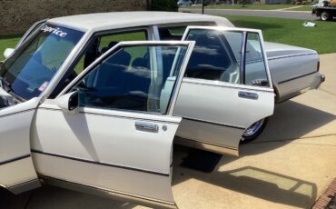 Chevrolet-Caprice-classic-brougham-sedan-1989-White-Blue-30