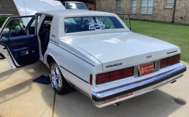 Chevrolet-Caprice-classic-brougham-sedan-1989-White-Blue-31