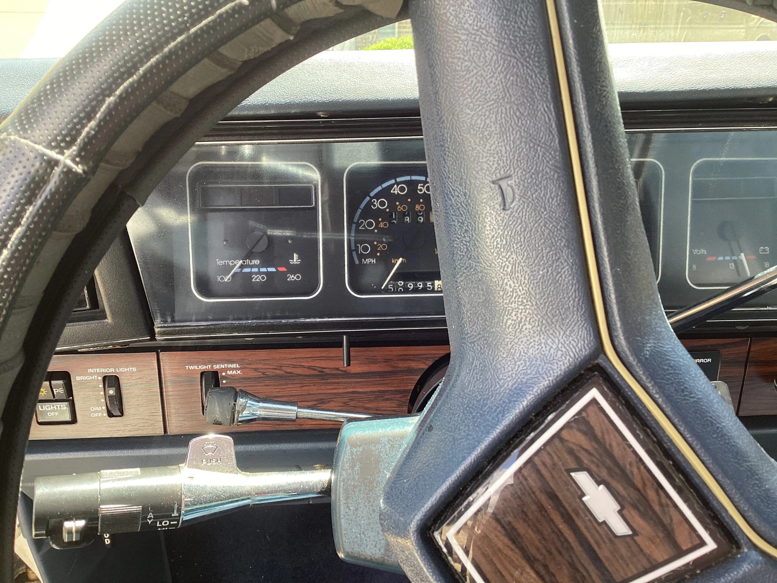 Chevrolet-Caprice-classic-brougham-sedan-1989-White-Blue-33