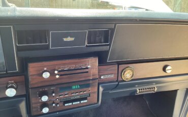 Chevrolet-Caprice-classic-brougham-sedan-1989-White-Blue-5