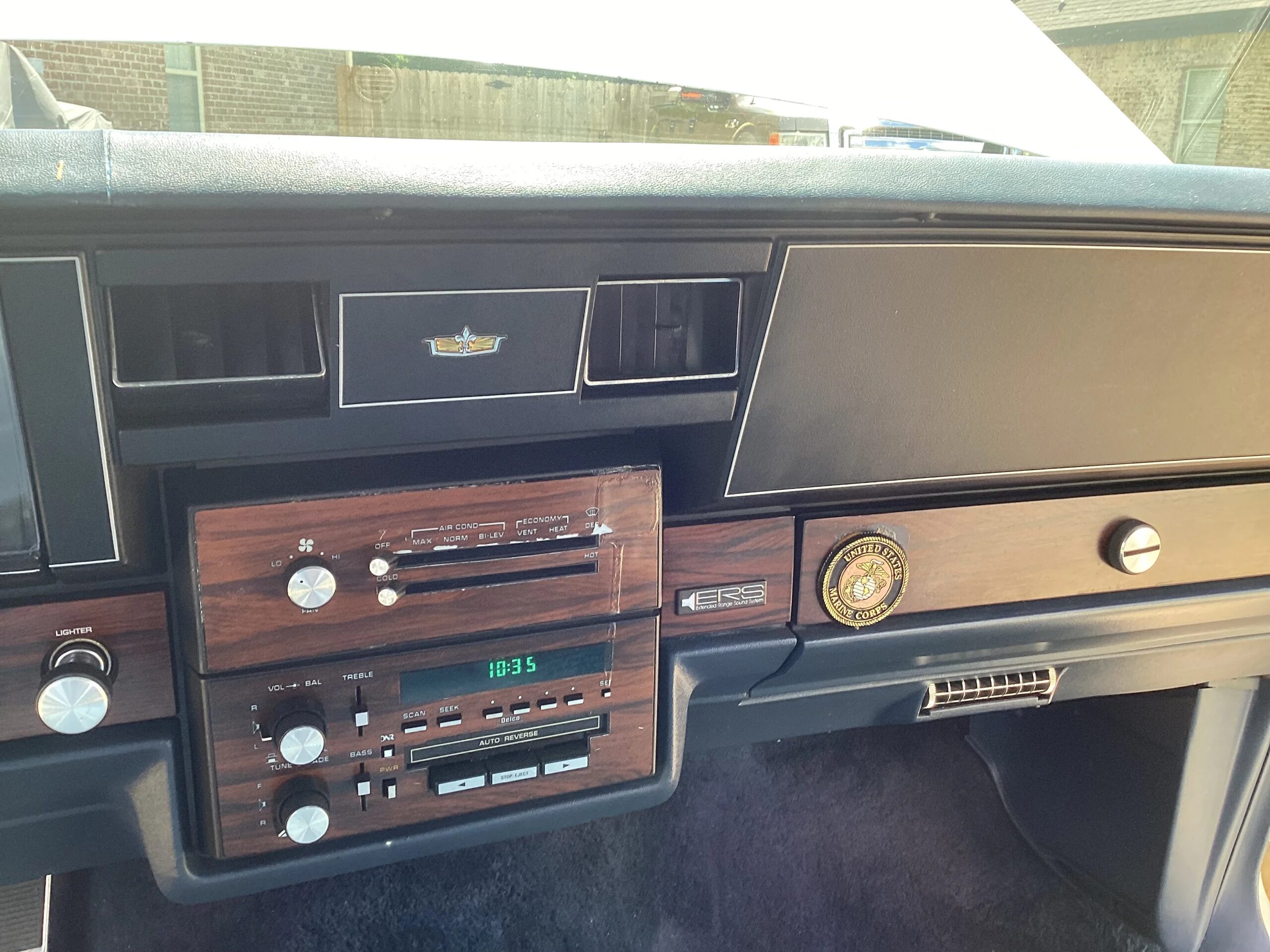 Chevrolet-Caprice-classic-brougham-sedan-1989-White-Blue-5