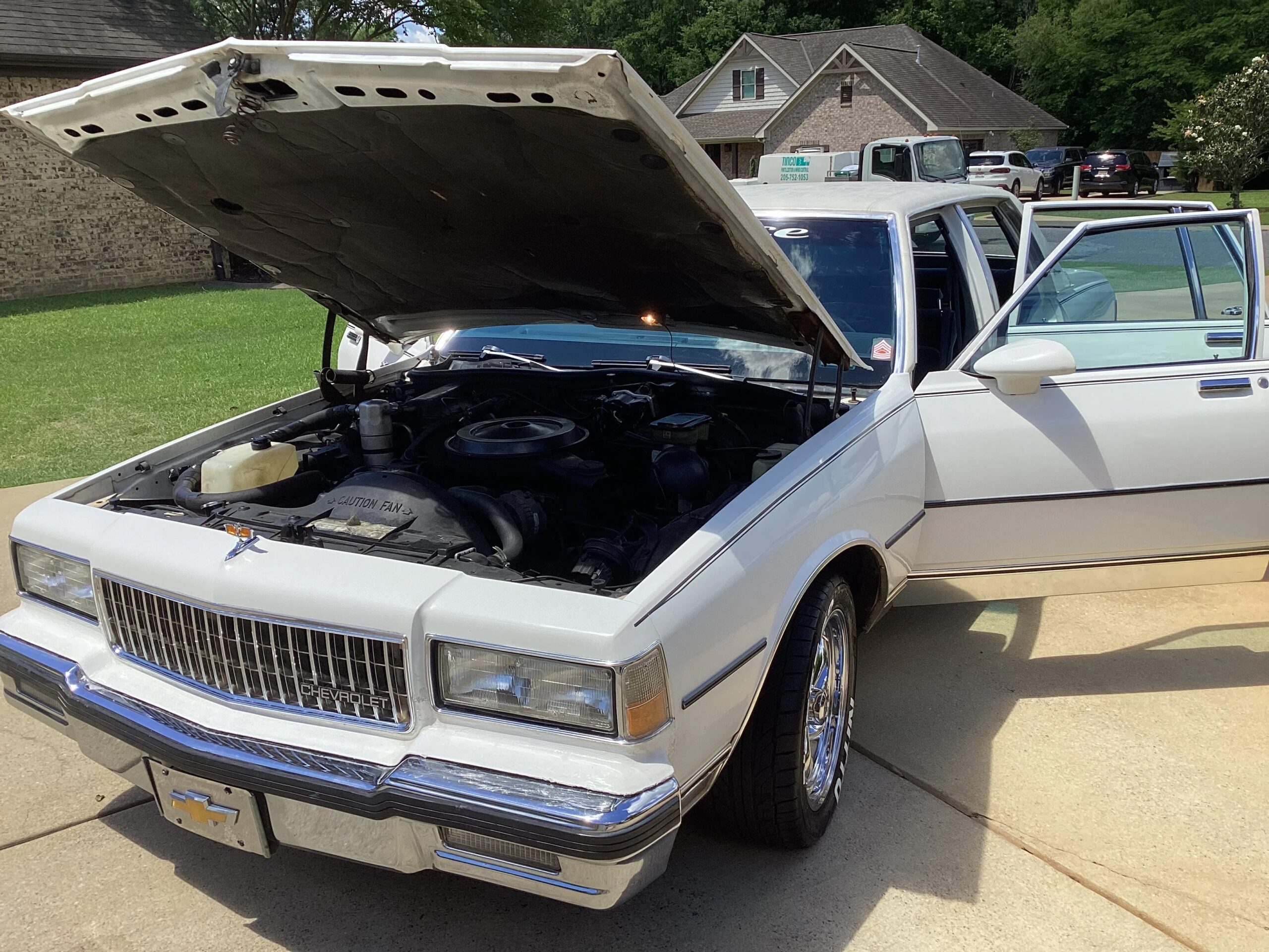 Chevrolet-Caprice-classic-brougham-sedan-1989-White-Blue-8