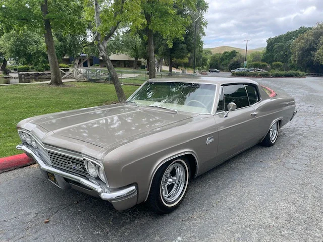 Chevrolet-Caprice-classic-coupe-1966-Brown-Off-White-1