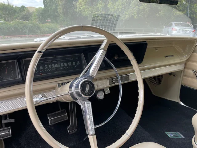 Chevrolet-Caprice-classic-coupe-1966-Brown-Off-White-17