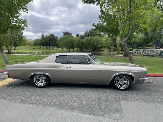 Chevrolet-Caprice-classic-coupe-1966-Brown-Off-White-2