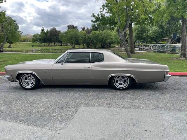 Chevrolet-Caprice-classic-coupe-1966-Brown-Off-White-22