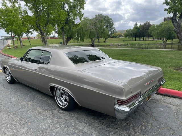 Chevrolet-Caprice-classic-coupe-1966-Brown-Off-White