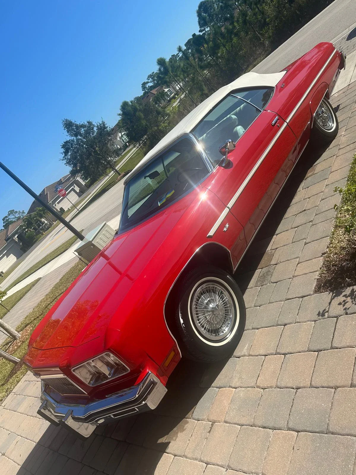 Chevrolet-Caprice-classic-coupe-1975-Red-White-1