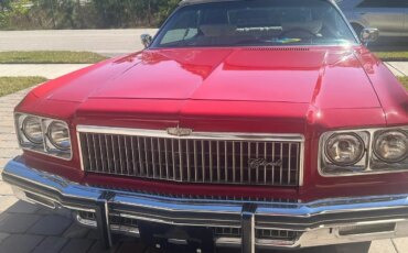Chevrolet-Caprice-classic-coupe-1975-Red-White-2
