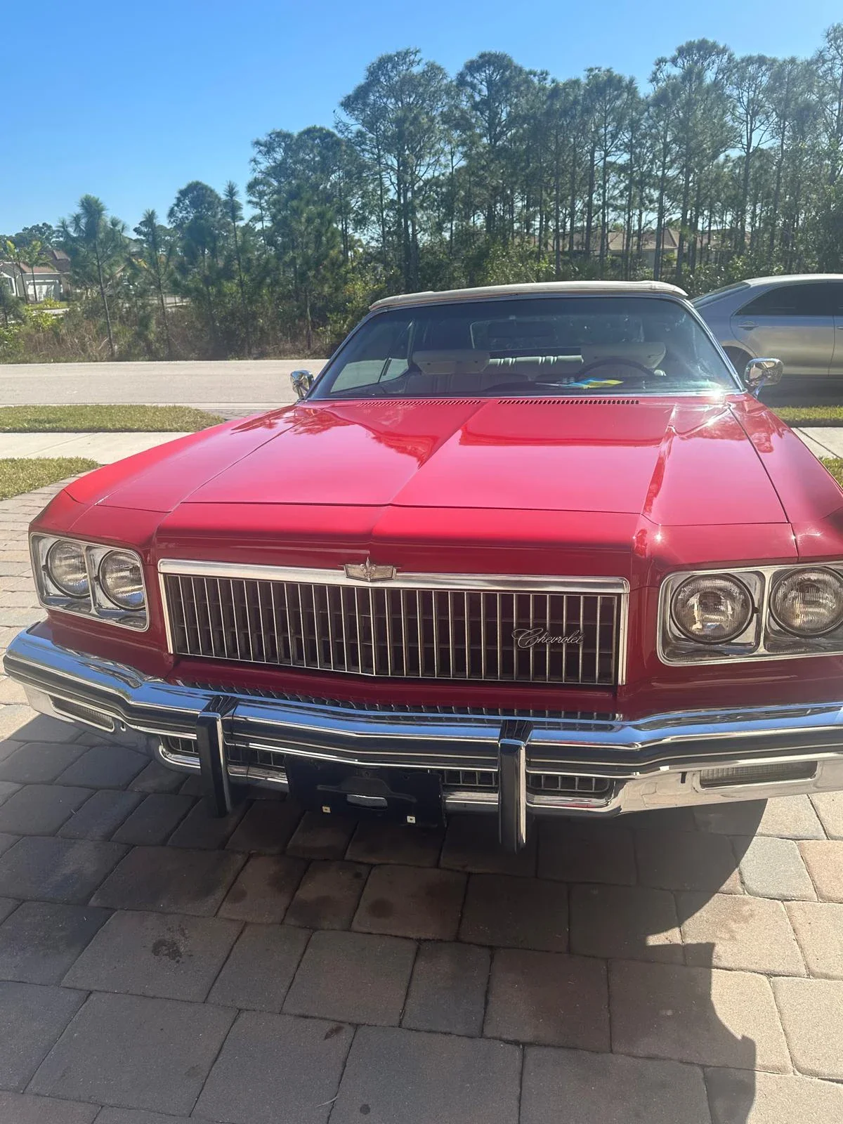 Chevrolet-Caprice-classic-coupe-1975-Red-White-2