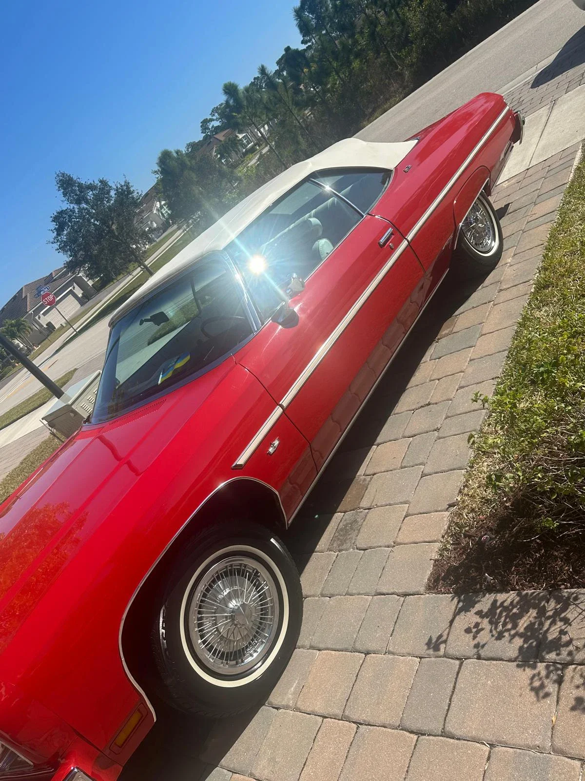 Chevrolet-Caprice-classic-coupe-1975-Red-White