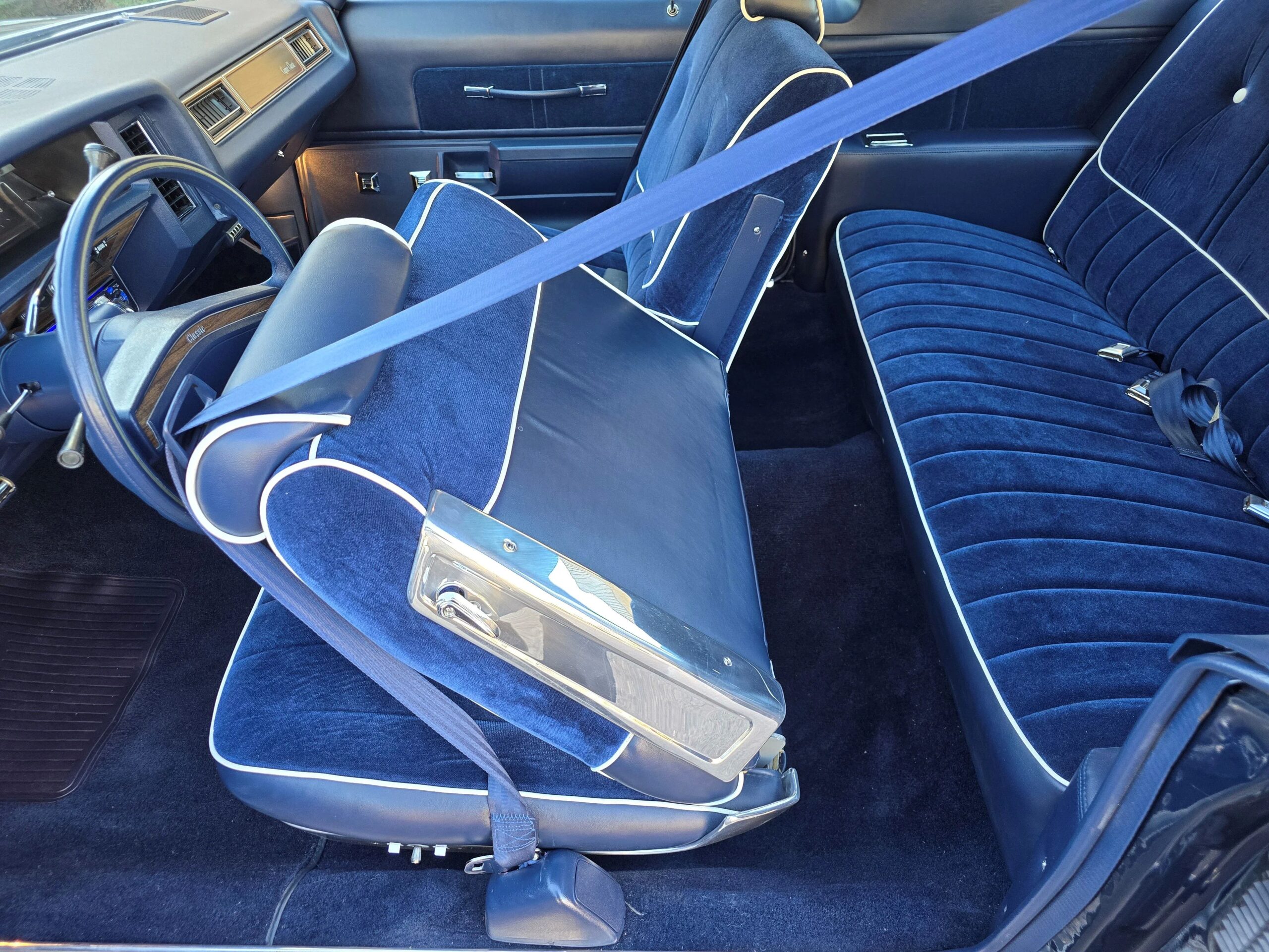 Chevrolet-Caprice-classic-coupe-1976-Blue-Blue-15