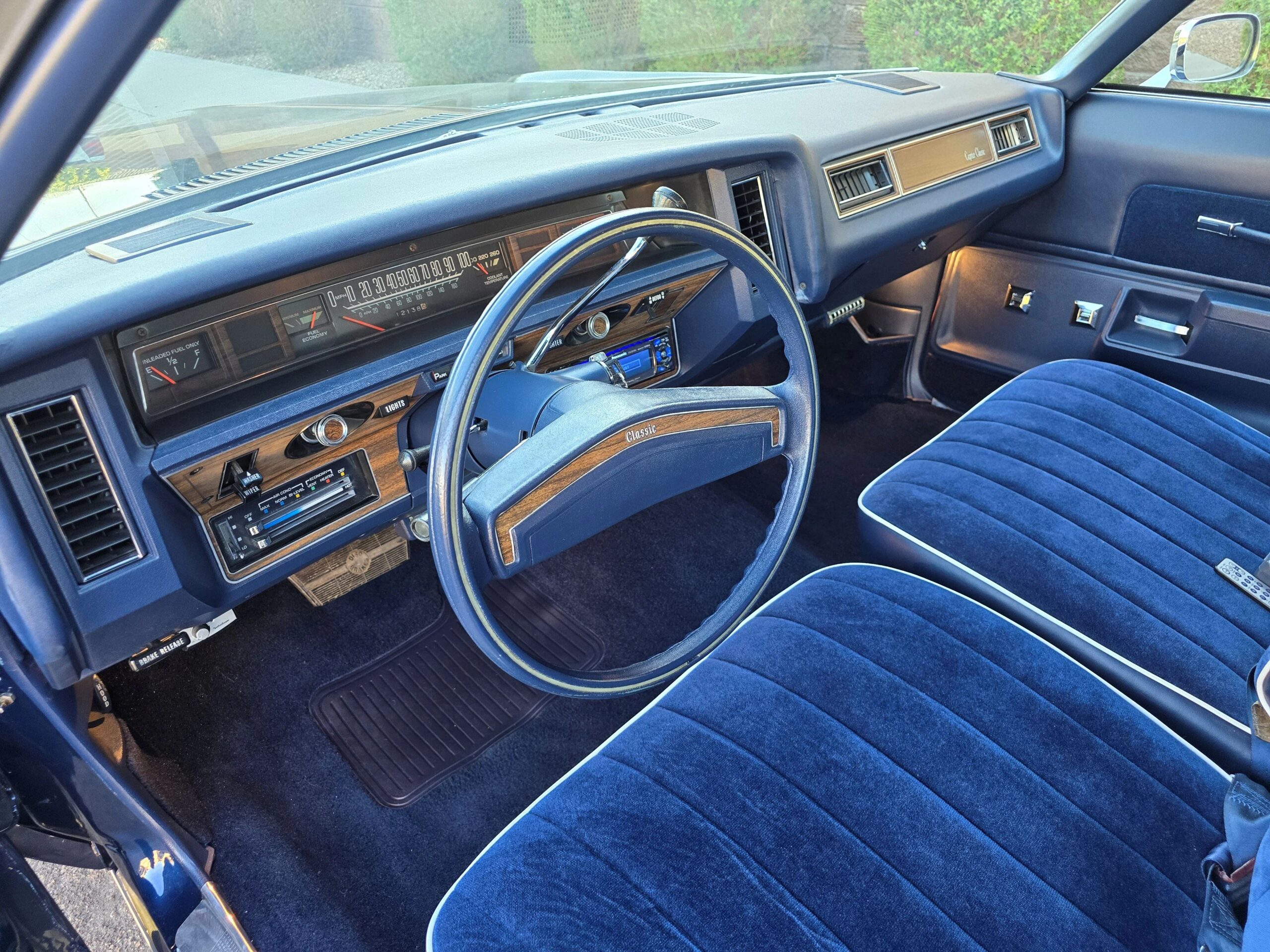 Chevrolet-Caprice-classic-coupe-1976-Blue-Blue-18