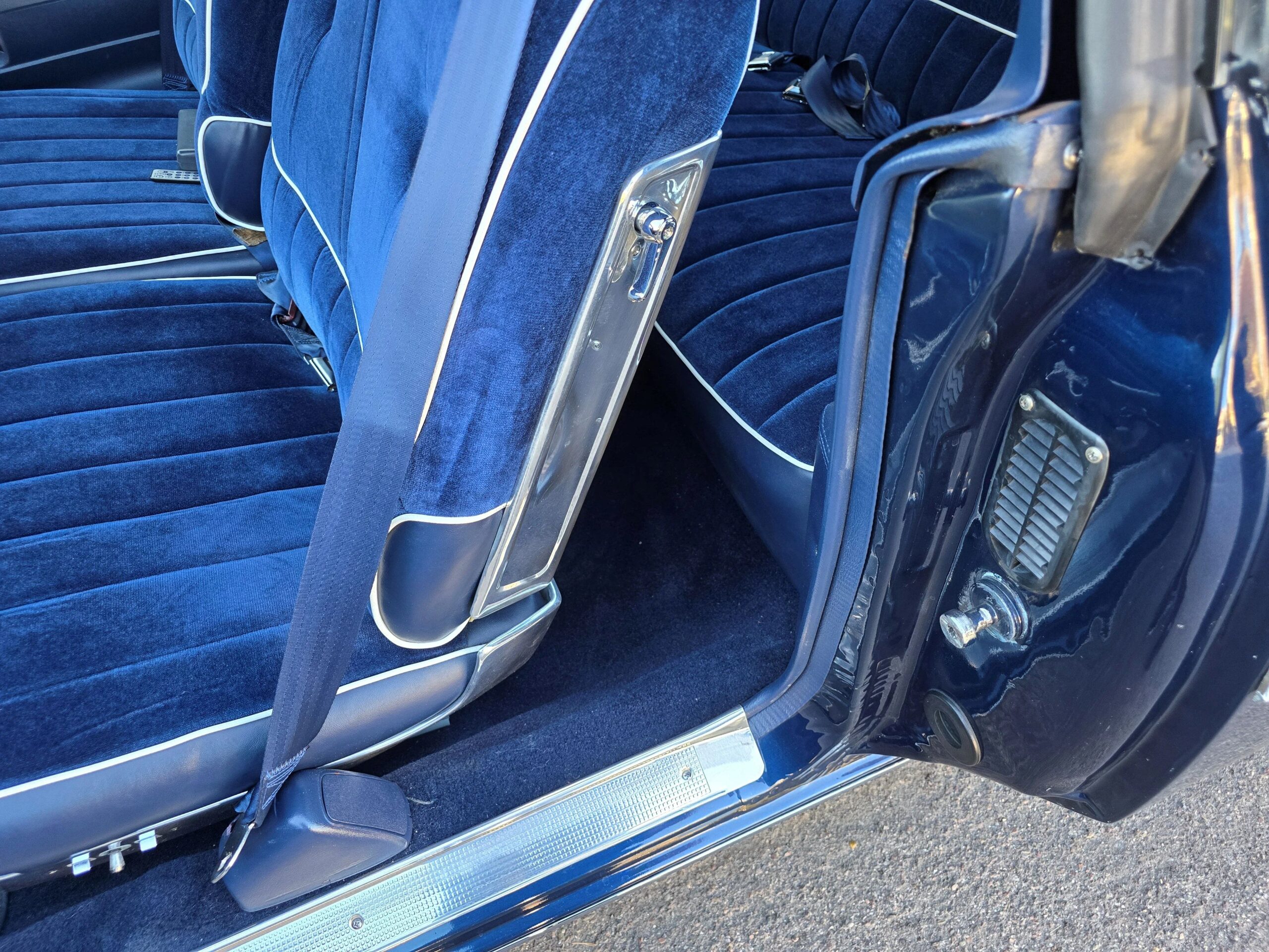 Chevrolet-Caprice-classic-coupe-1976-Blue-Blue-19