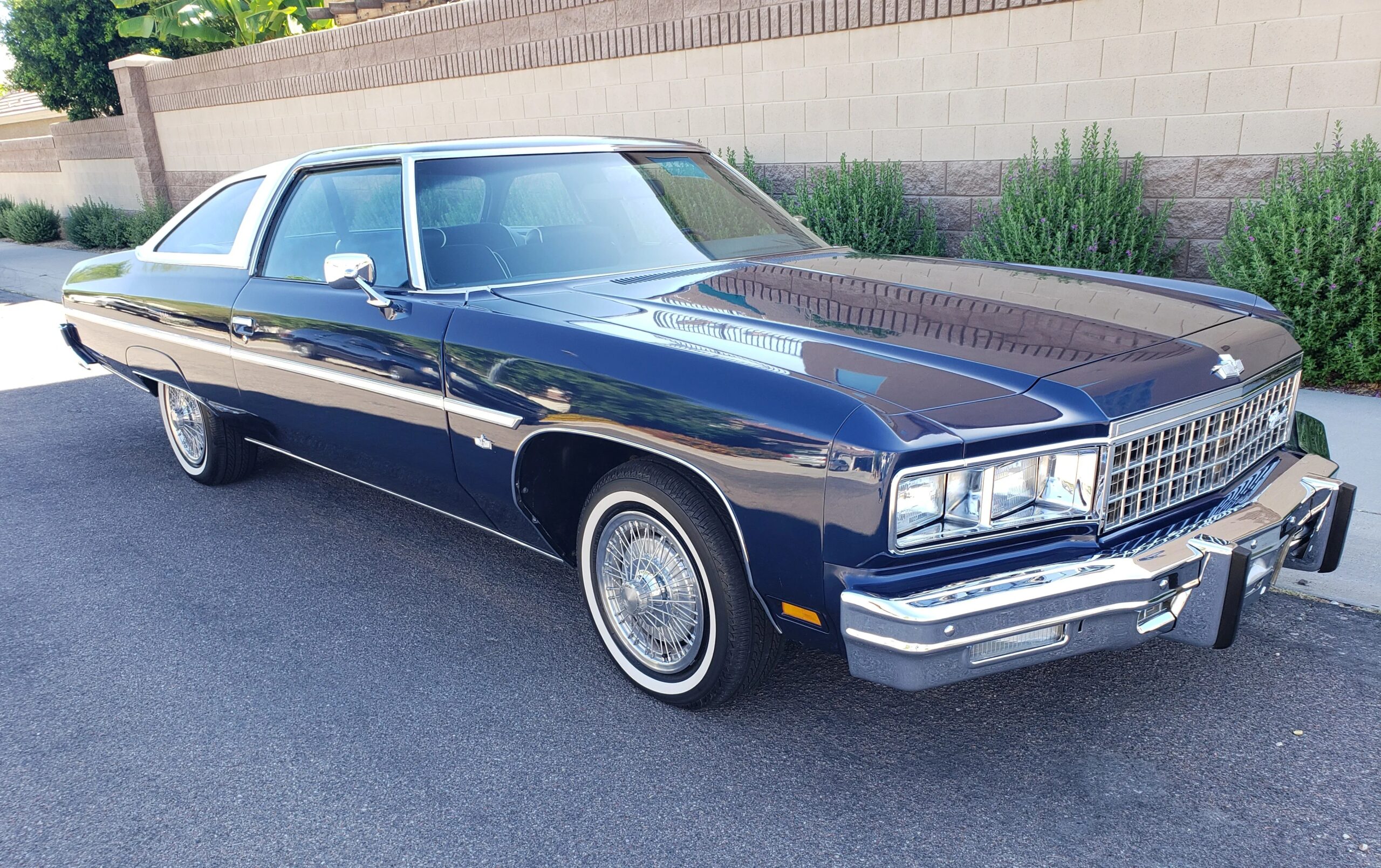 Chevrolet-Caprice-classic-coupe-1976-Blue-Blue-2