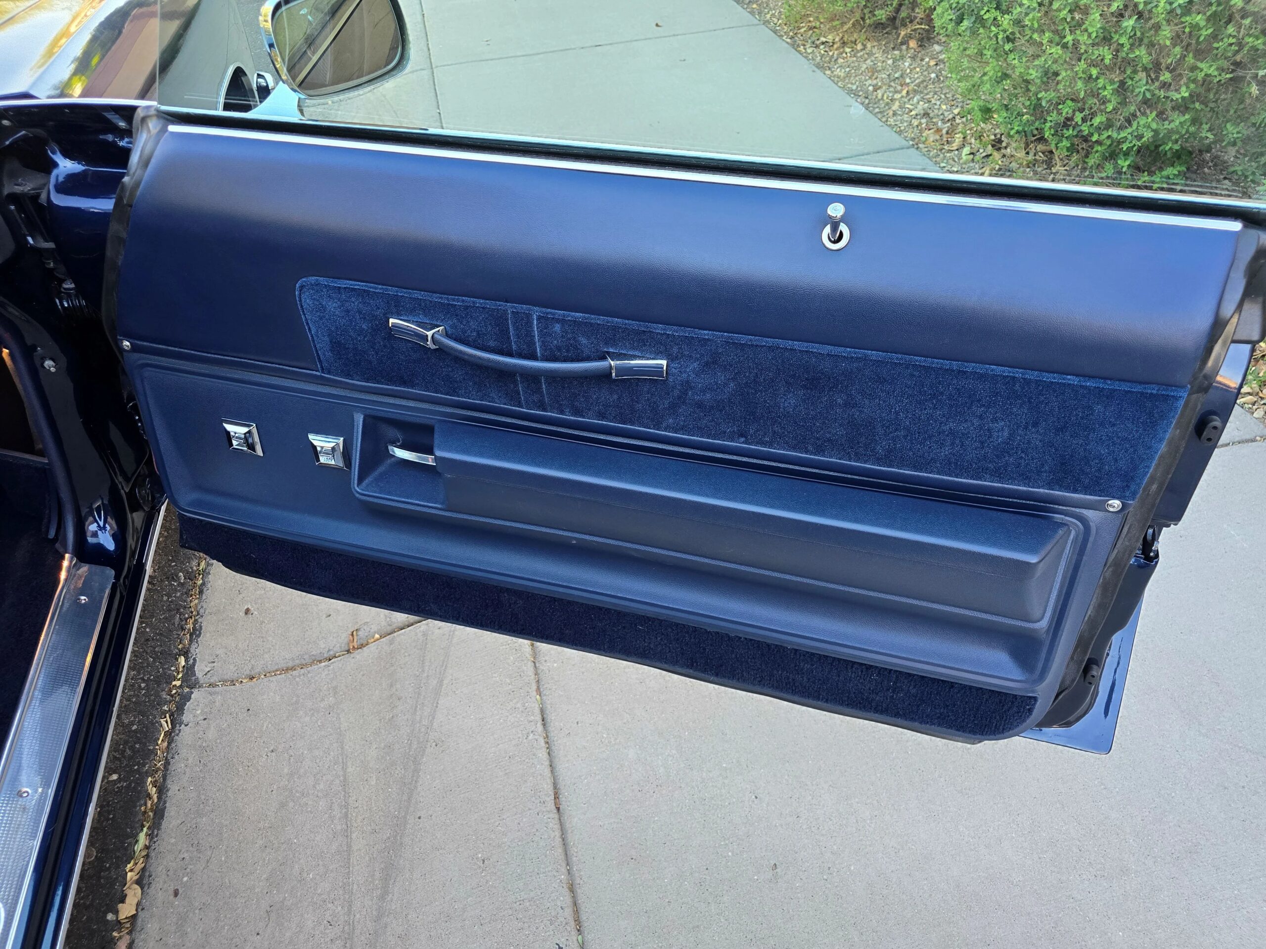Chevrolet-Caprice-classic-coupe-1976-Blue-Blue-22