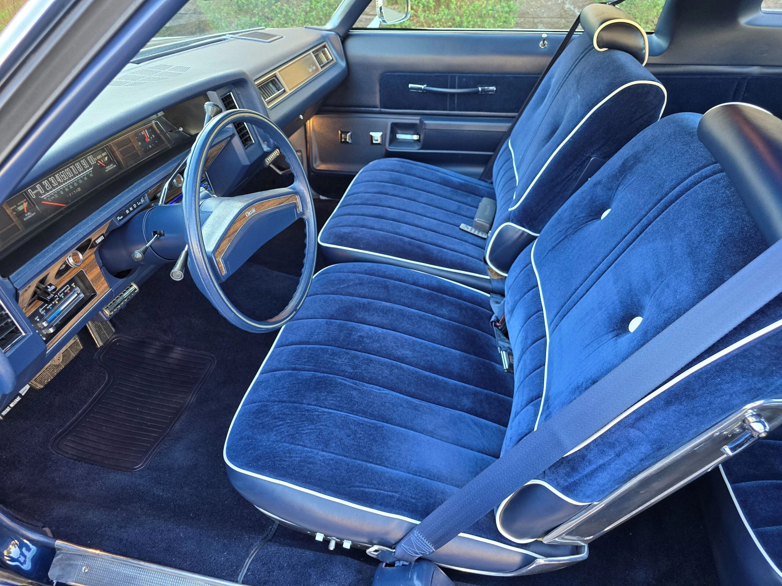 Chevrolet-Caprice-classic-coupe-1976-Blue-Blue-3