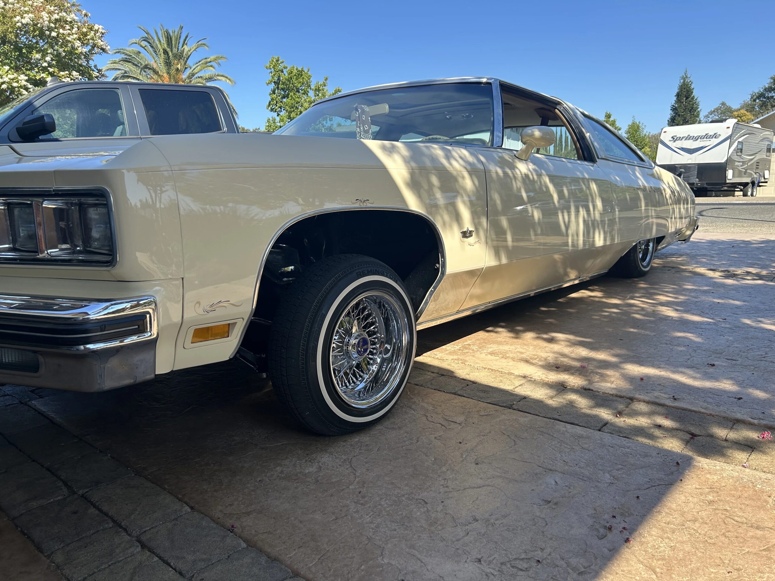Chevrolet-Caprice-classic-coupe-1976-Yellow-Beige-12