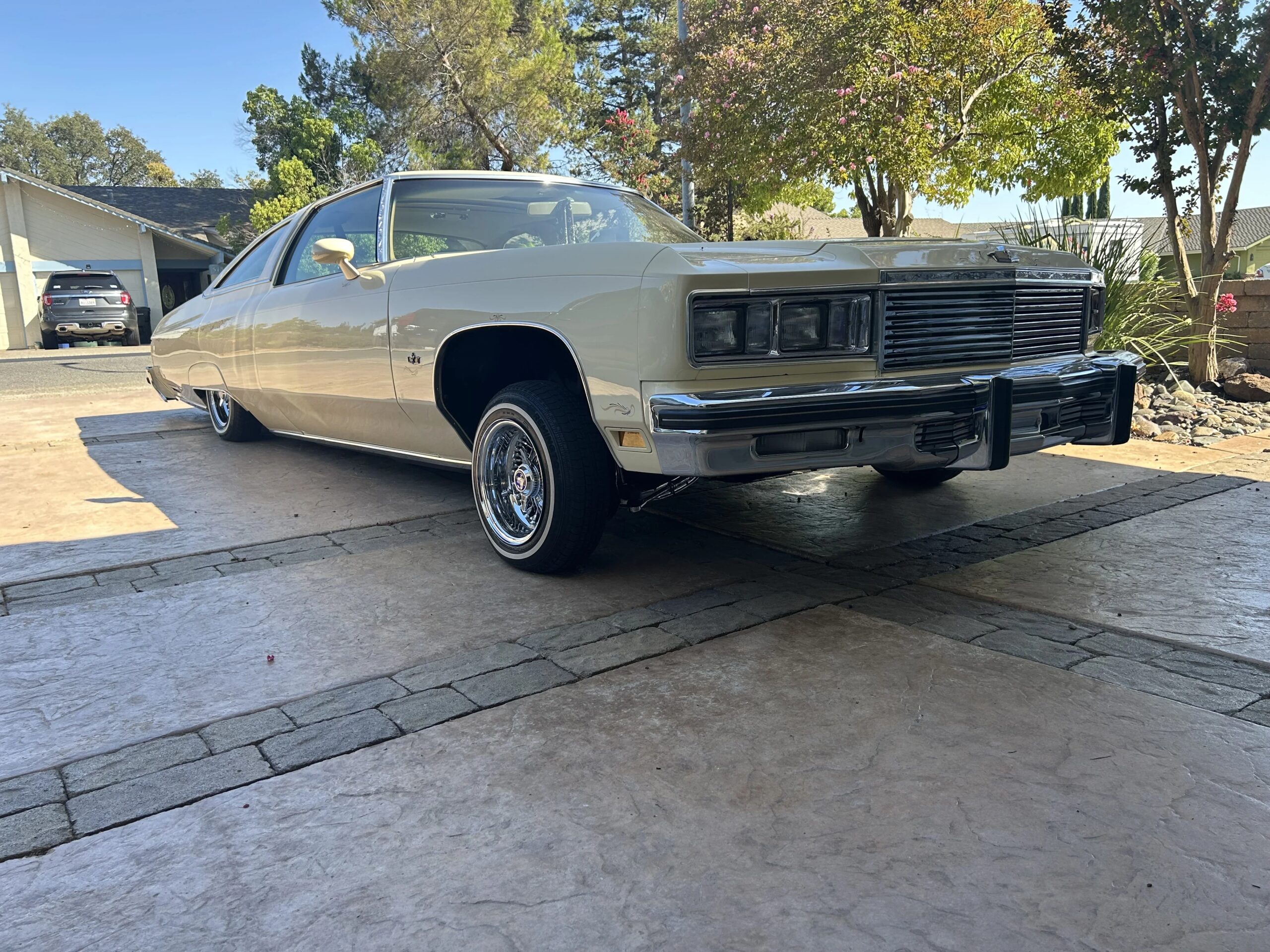 Chevrolet-Caprice-classic-coupe-1976-Yellow-Beige-13