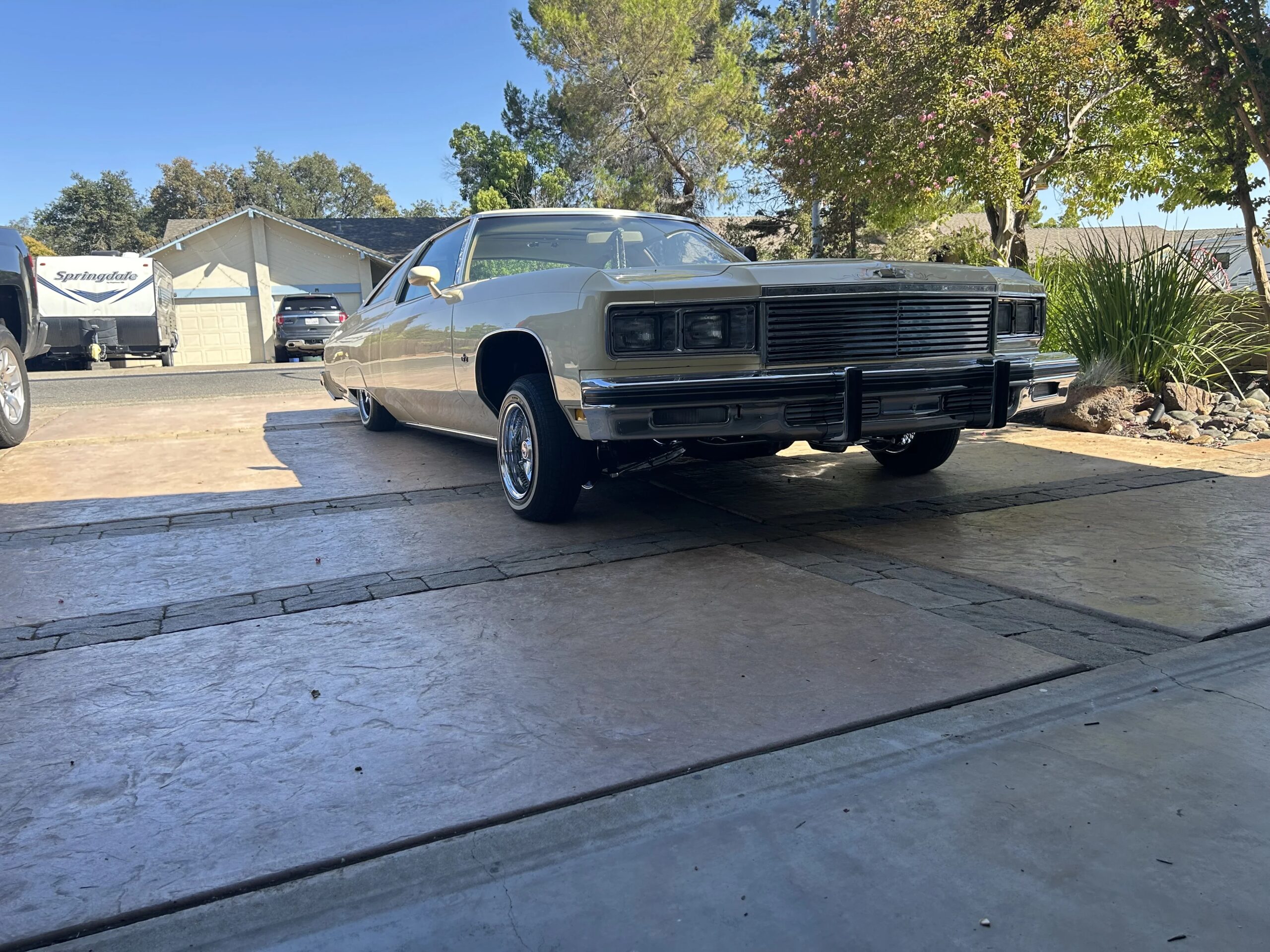 Chevrolet-Caprice-classic-coupe-1976-Yellow-Beige-15