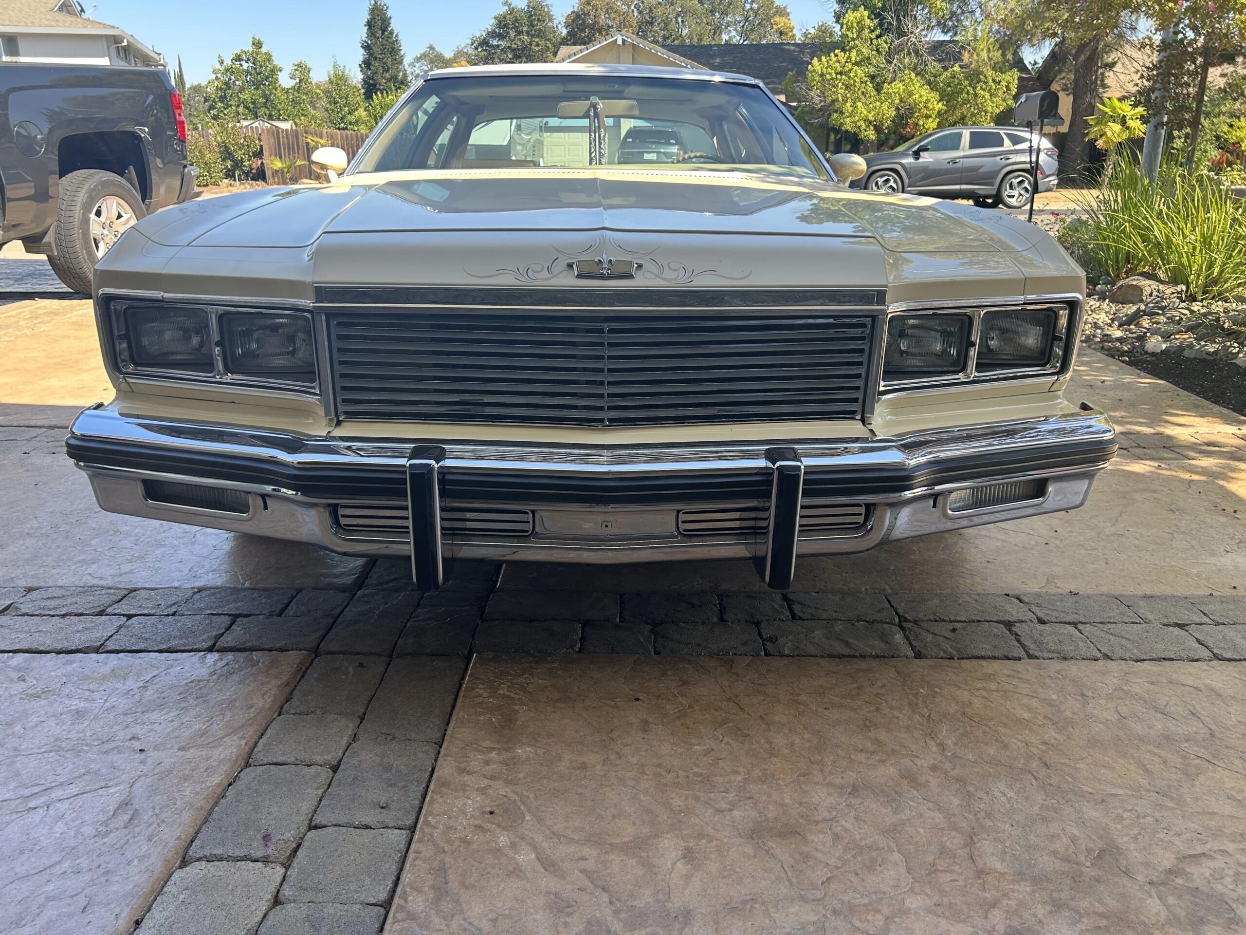 Chevrolet-Caprice-classic-coupe-1976-Yellow-Beige-19