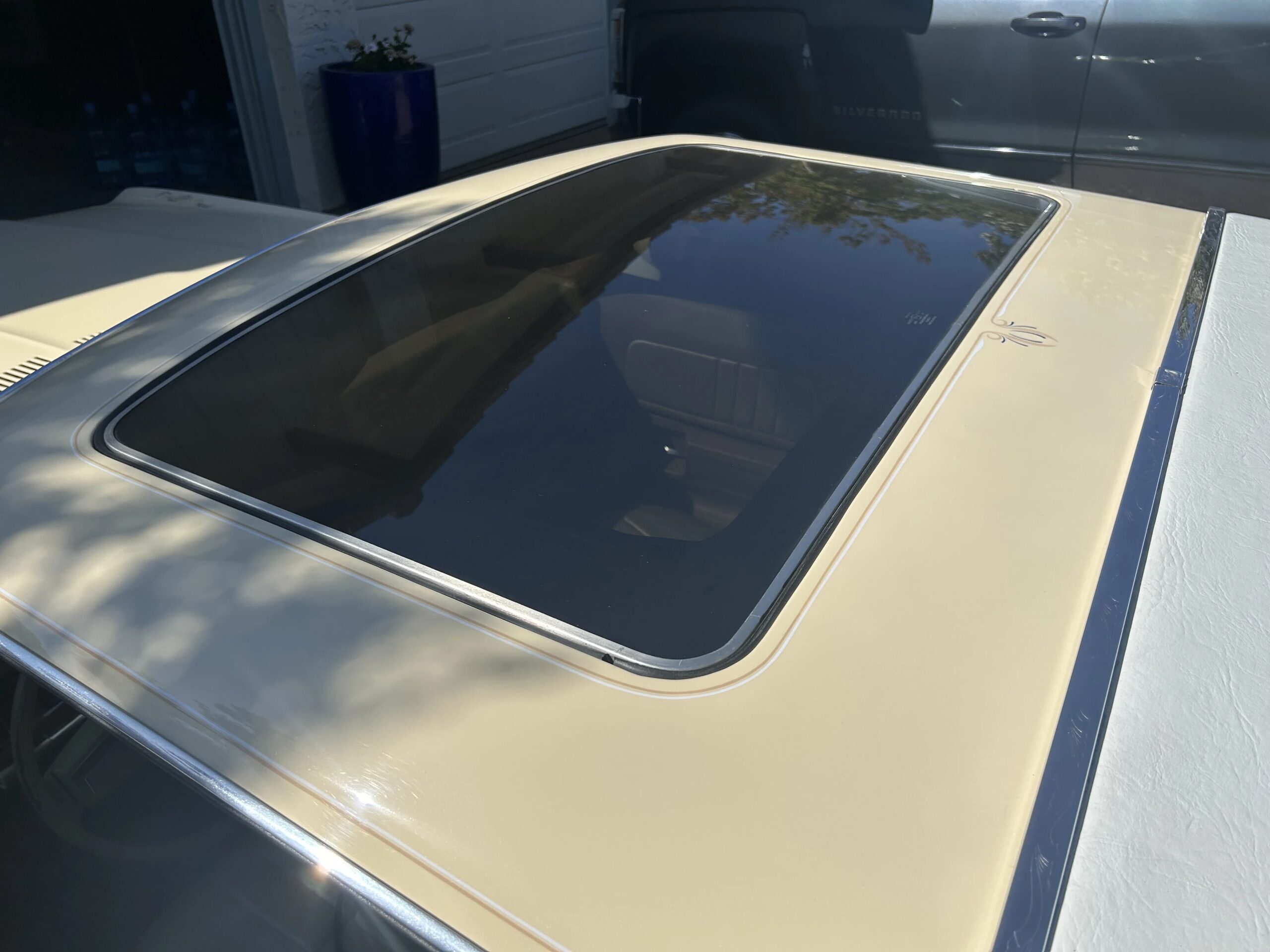 Chevrolet-Caprice-classic-coupe-1976-Yellow-Beige-2