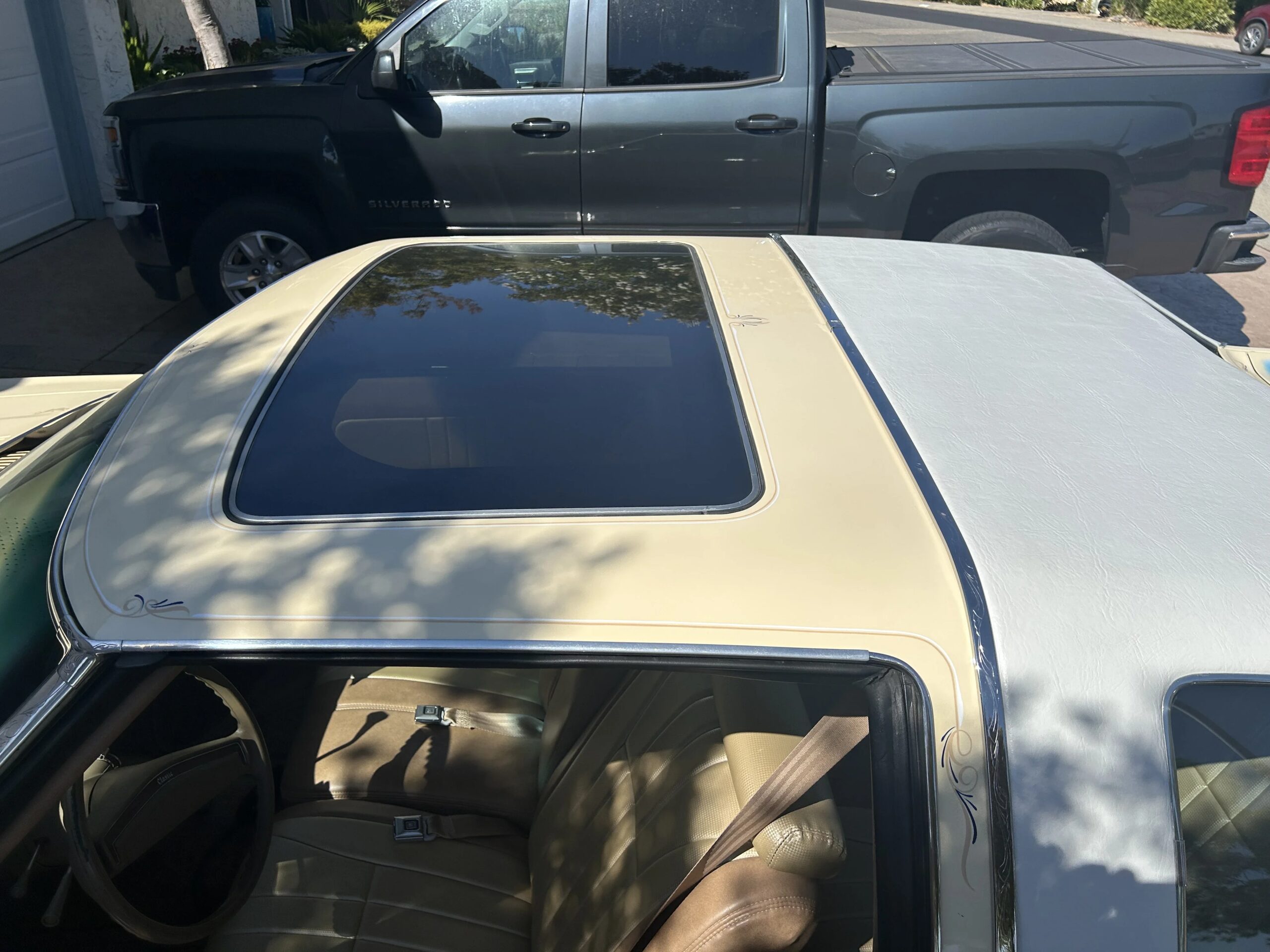 Chevrolet-Caprice-classic-coupe-1976-Yellow-Beige-20