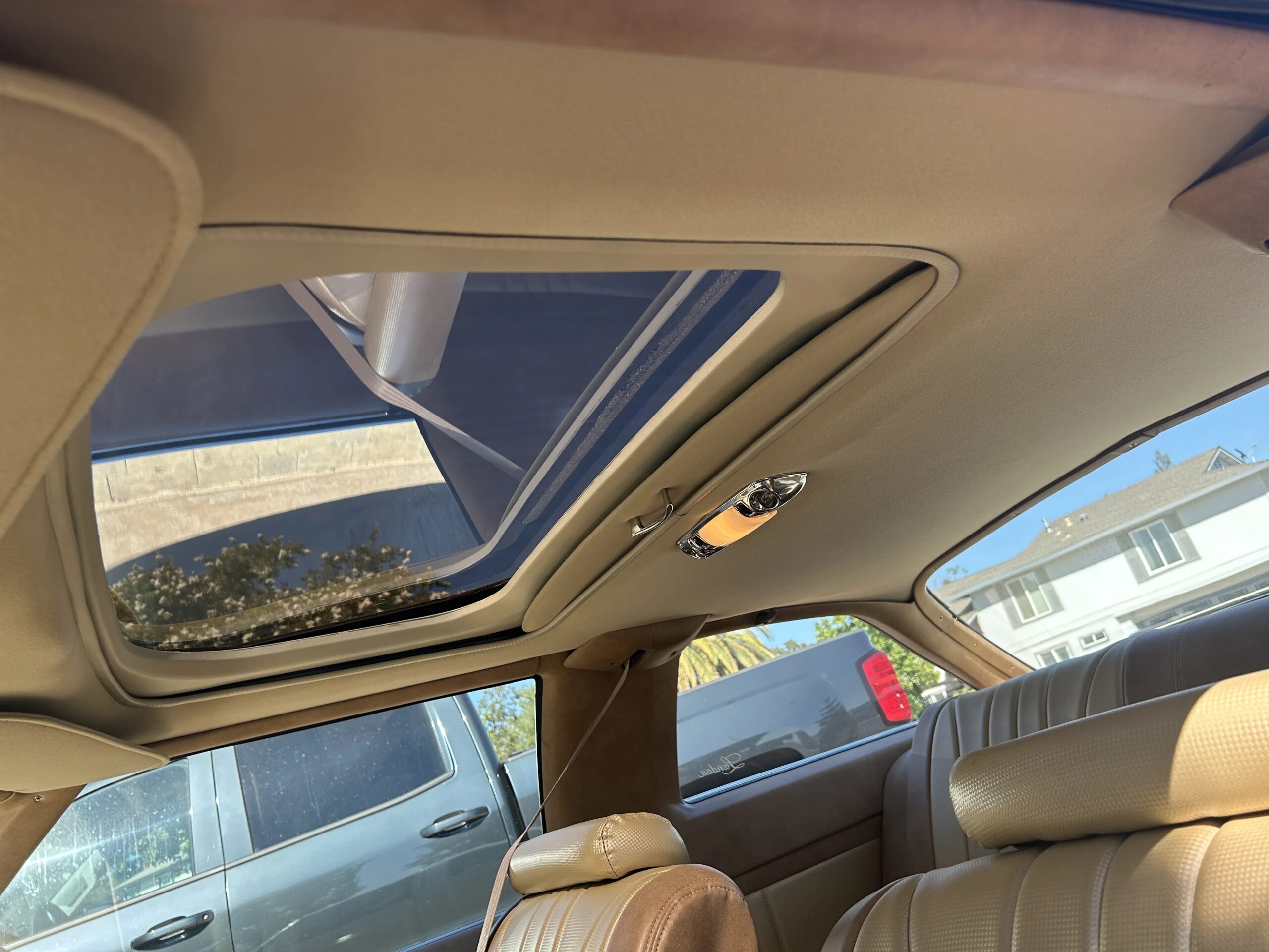 Chevrolet-Caprice-classic-coupe-1976-Yellow-Beige-22