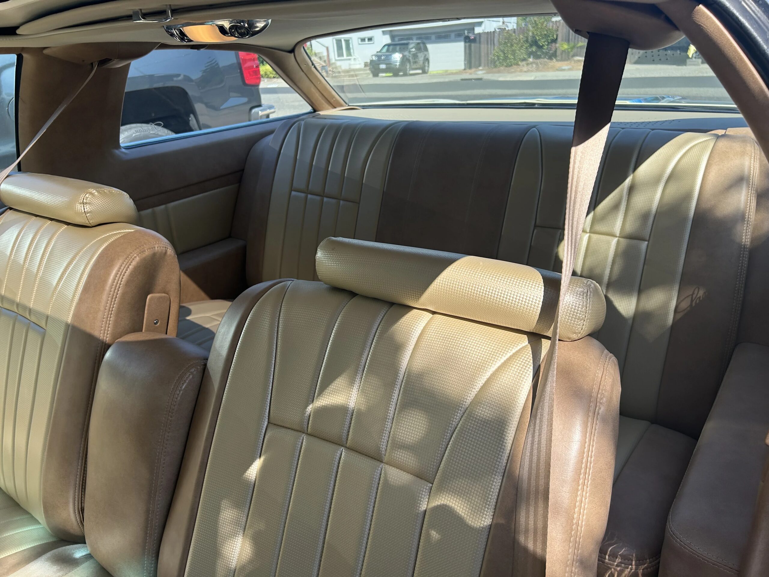 Chevrolet-Caprice-classic-coupe-1976-Yellow-Beige-23