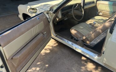 Chevrolet-Caprice-classic-coupe-1976-Yellow-Beige-25