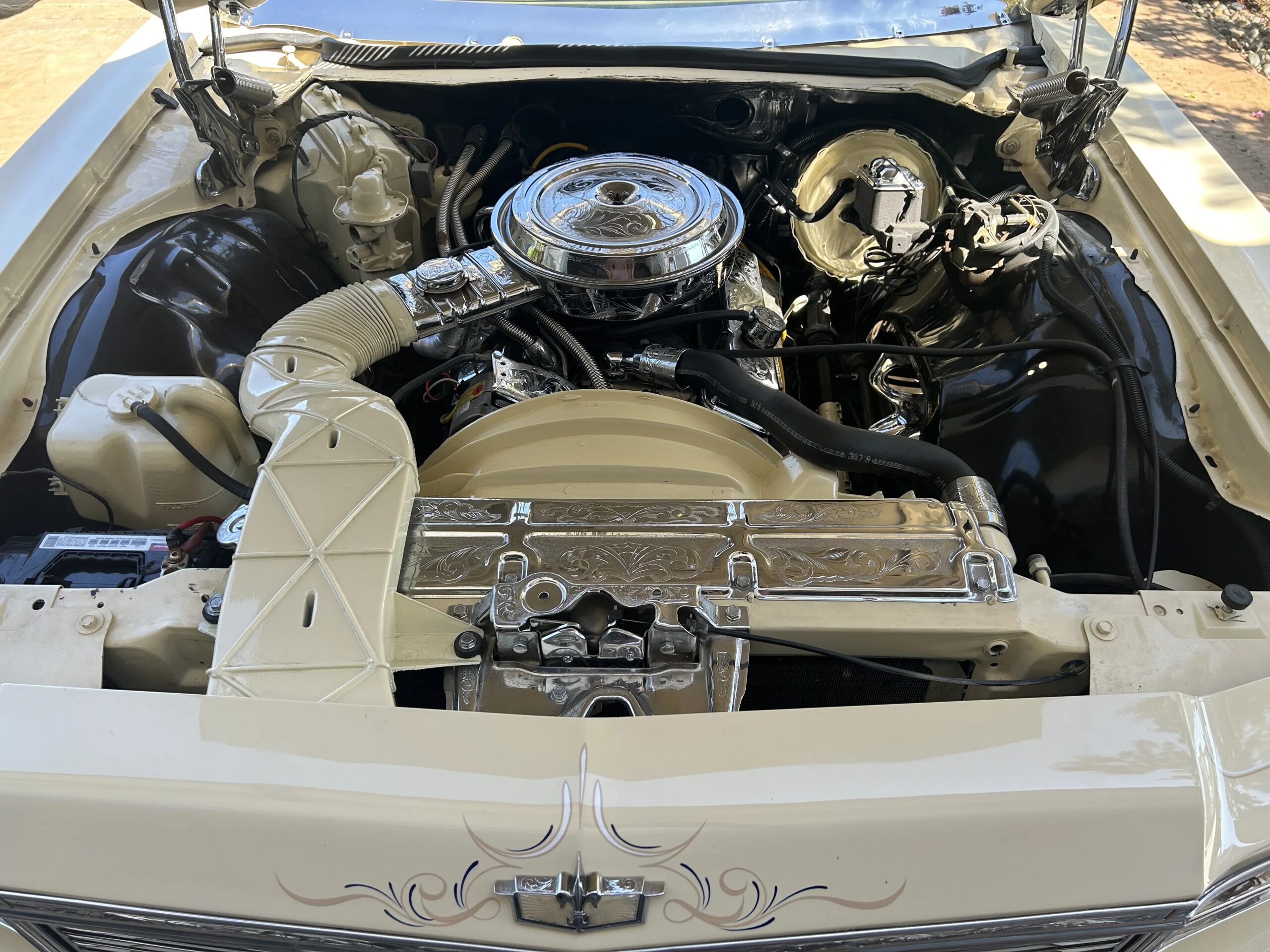 Chevrolet-Caprice-classic-coupe-1976-Yellow-Beige-28
