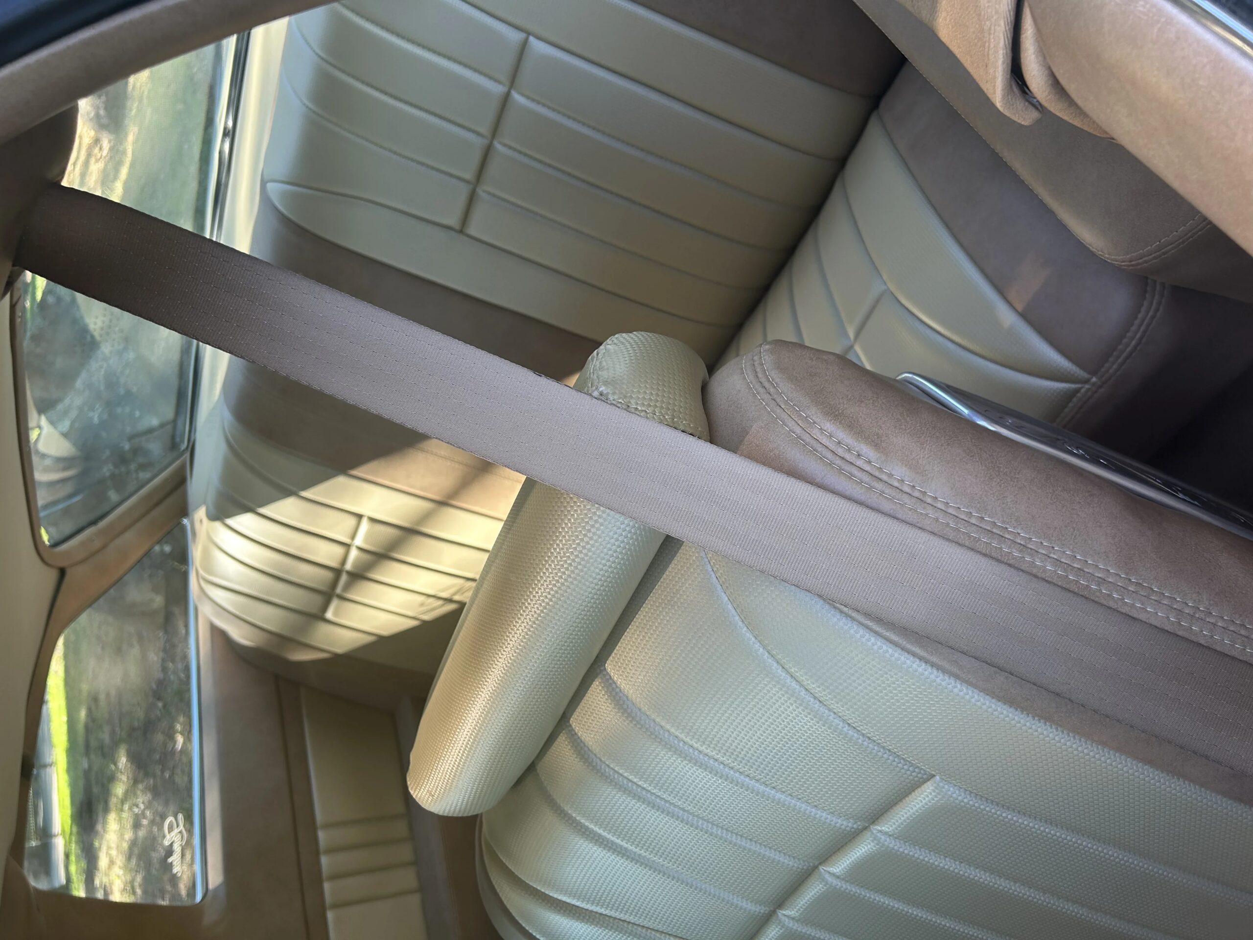Chevrolet-Caprice-classic-coupe-1976-Yellow-Beige-29