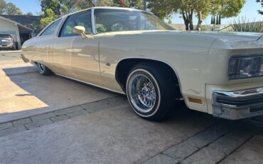 Chevrolet-Caprice-classic-coupe-1976-Yellow-Beige-3