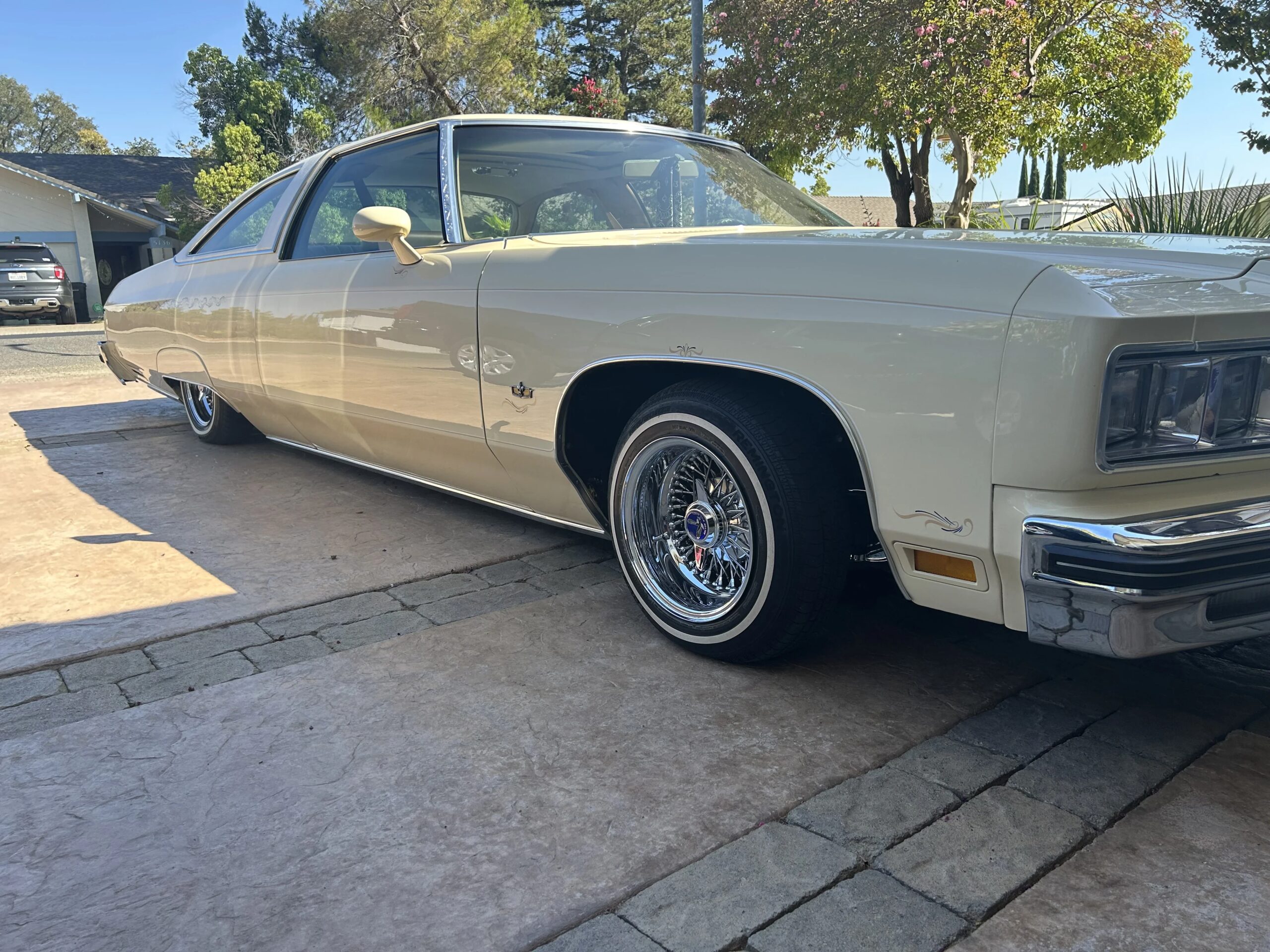 Chevrolet-Caprice-classic-coupe-1976-Yellow-Beige-3