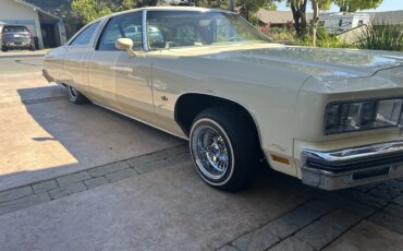 Chevrolet-Caprice-classic-coupe-1976-Yellow-Beige