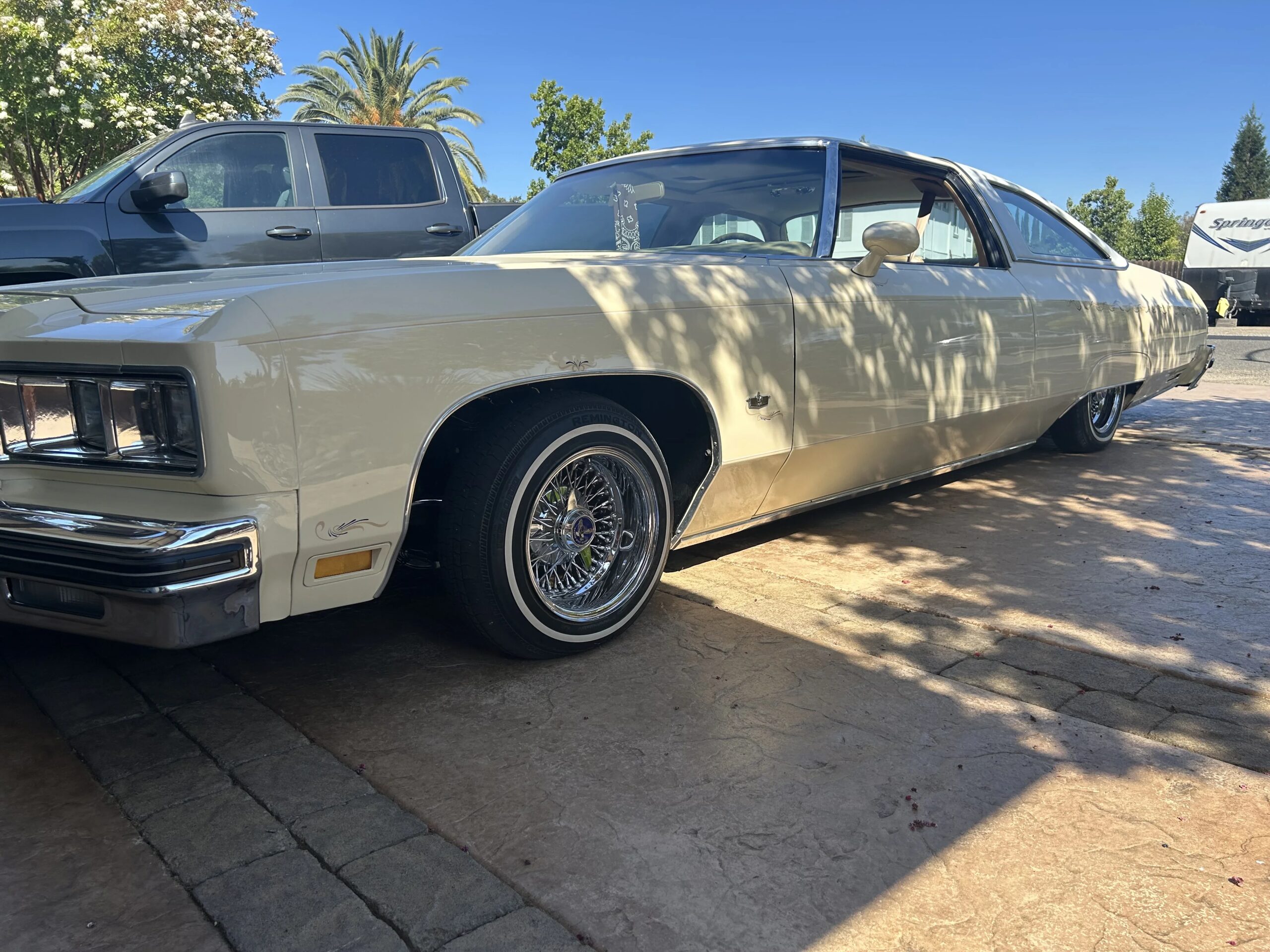 Chevrolet-Caprice-classic-coupe-1976-Yellow-Beige-5