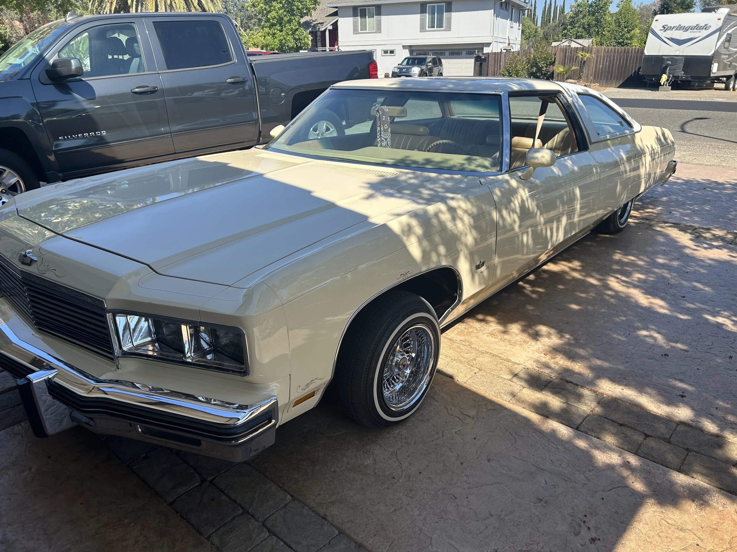 Chevrolet-Caprice-classic-coupe-1976-Yellow-Beige-6