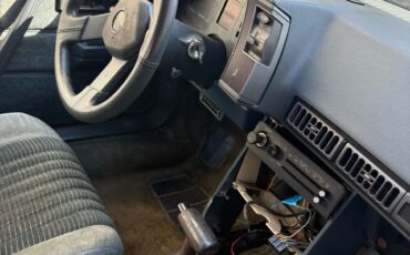 Chevrolet-Cavalier-1989-25