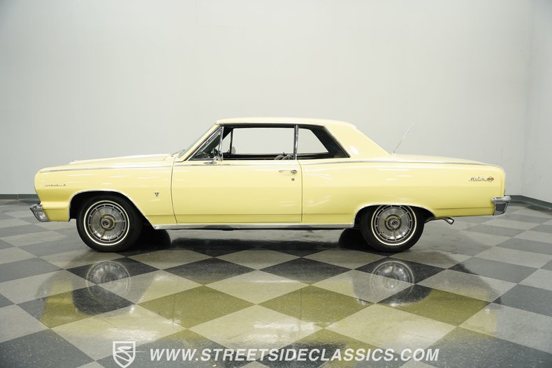 Chevrolet-Chevelle-1964-Butternut-Yellow-Black-1