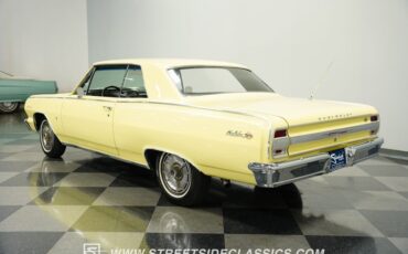 Chevrolet-Chevelle-1964-Butternut-Yellow-Black-11